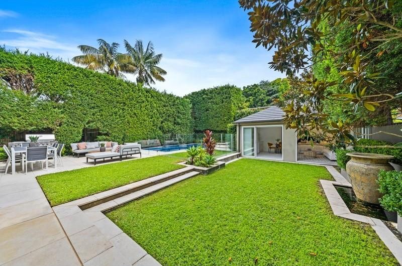 rose bay accommodation garden lawn